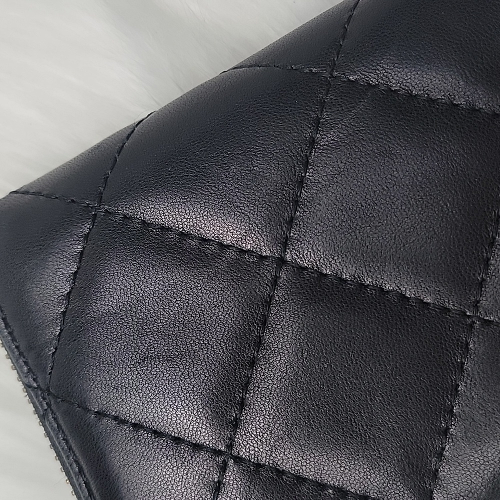 MICHAEL KORS Hamilton Black‎ Quilted Leather Gold Tone Logo Zip Around Wallet - Picture 13 of 14